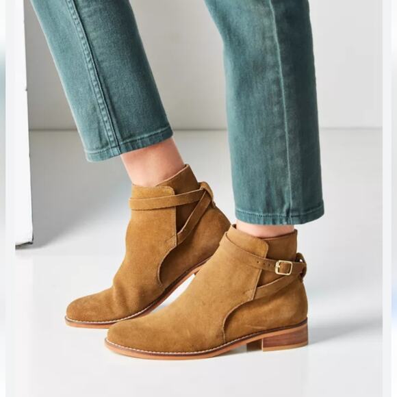 Urban Outfitters NEW Sabine Buckle Wrap Sueded Leather Western Ankle Boot 9 - Picture 1 of 16